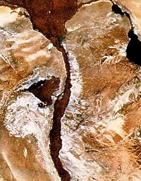 17 -  سر بناء الهرم الأكبر